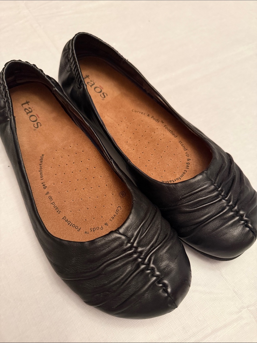 Taos Footwear Black Ruched Leather Ballet Flats